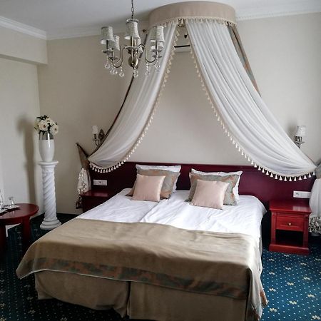 Parisel Palace Centrum Konferencyjno-Wypoczynkowe Klimki Pod Lukowem Buitenkant foto