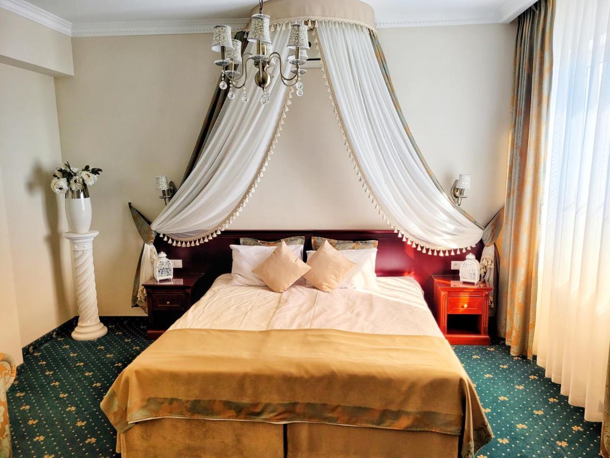 Parisel Palace Centrum Konferencyjno-Wypoczynkowe Klimki Pod Lukowem Buitenkant foto
