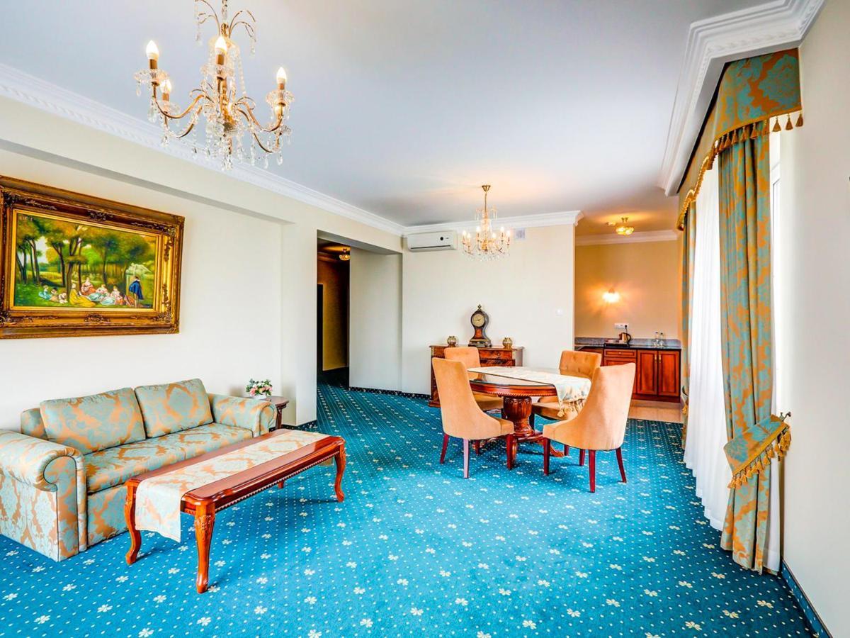 Parisel Palace Centrum Konferencyjno-Wypoczynkowe Klimki Pod Lukowem Buitenkant foto